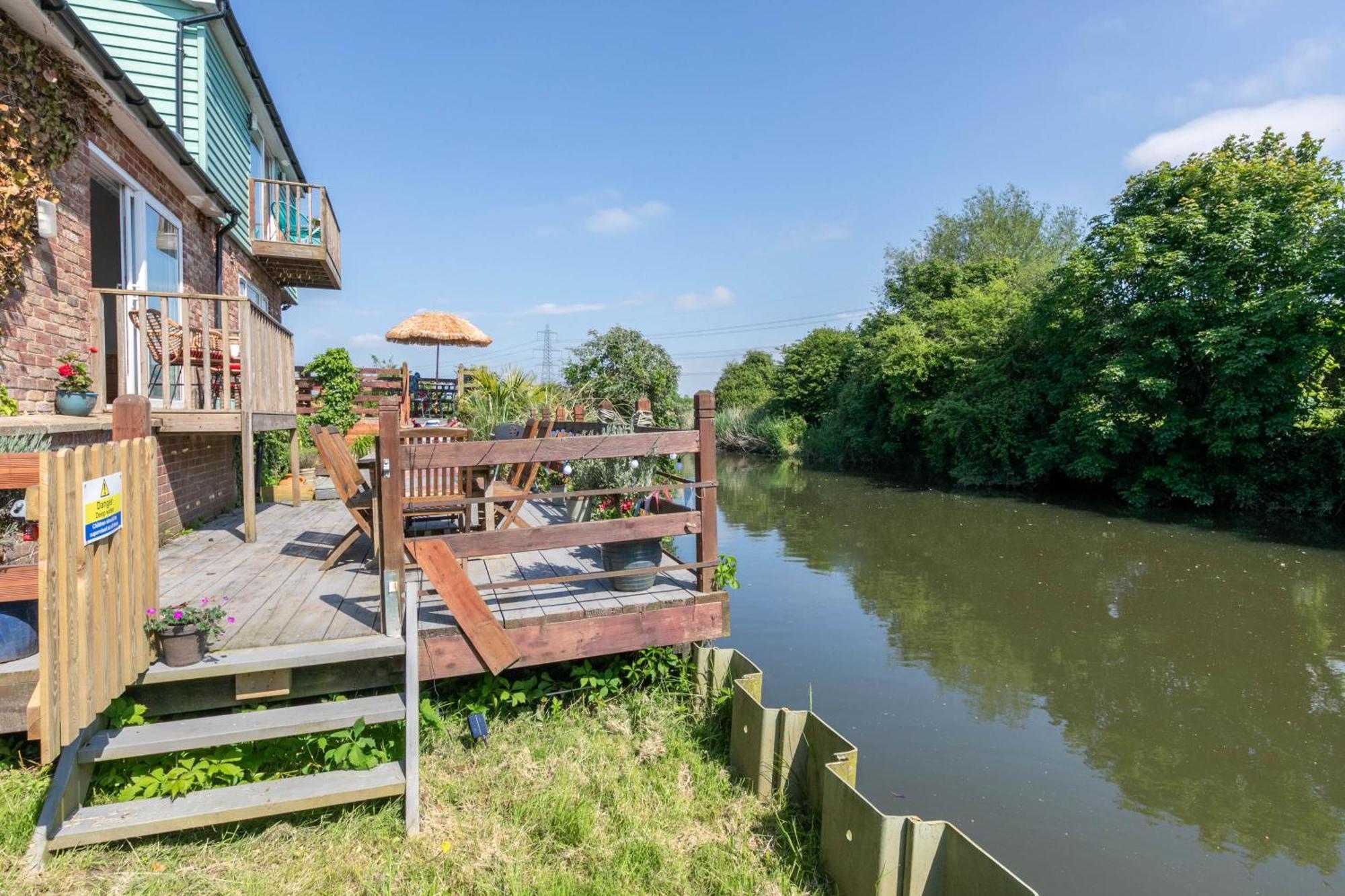 Villa Riverside Escape Iden Rye Extérieur photo